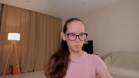 Sara online show from October 5, 2025, 4:05 pm