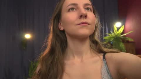 Lynn online show from April 13, 2026, 4:18 am