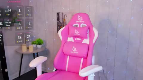 Lynn online show from October 25, 2025, 11:21 pm