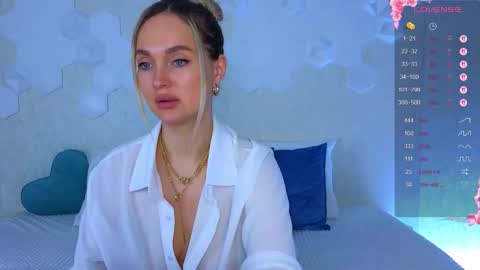 Lana online show from November 19, 2025, 2:44 am