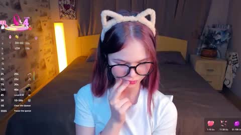 Snapshot of lynncozzy chatting on December 4, 2025, 8:45 am Cozy Lynns room online show from December 4, 2025, 8:45 am