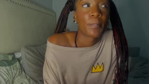 Snapshot of lynneluxuryplay chatting on December 13, 2024, 1:26 am IVYGold online show from December 13, 2024, 1:26 am