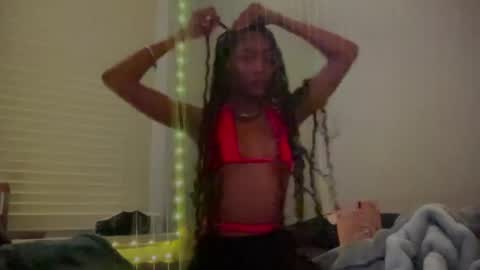 Snapshot of lynneluxuryplay chatting on January 19, 2025, 3:18 am IVYGold online show from January 19, 2025, 3:18 am