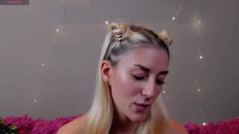 Snapshot of lynngarney chatting on December 16, 2024, 10:40 am Lika online show from December 16, 2024, 10:40 am