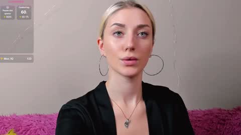 Snapshot of lynngarney chatting on December 25, 2024, 10:50 am Lika online show from December 25, 2024, 10:50 am