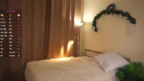 Lola online show from December 22, 2025, 5:43 pm