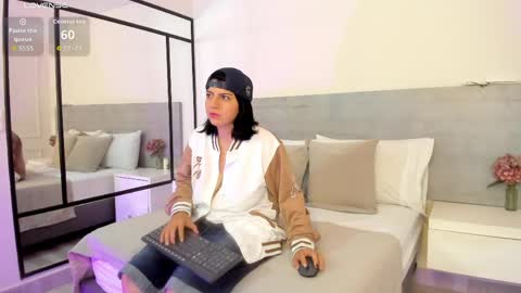 lyra_raven online show from May 28, 2026, 3:37 am