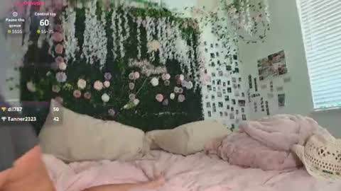 Snapshot of lyracovee chatting on July 5, 2026, 12:17 am Lyra online show from July 5, 2026, 12:17 am