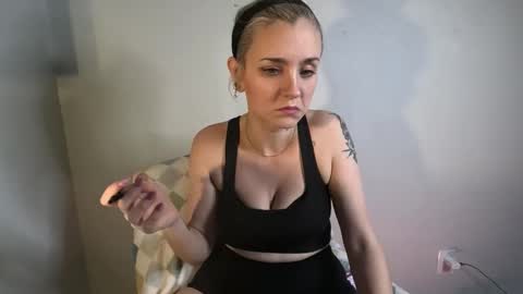 Snapshot of lyragreene chatting on January 6, 2026, 8:29 am Lyra Greene online show from January 6, 2026, 8:29 am