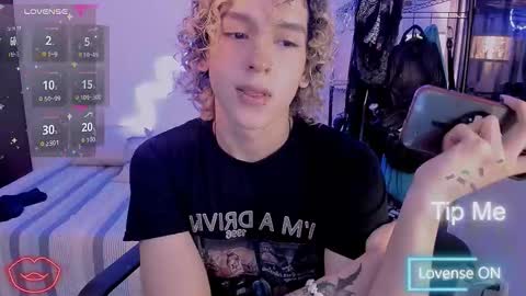 Snapshot of lyric_mirage chatting on February 24, 2026, 4:21 am Lyric online show from February 24, 2026, 4:21 am