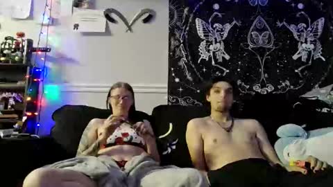 lyss_of online show from December 16, 2025, 3:22 am