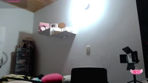 Snapshot of m1la_18 chatting on May 27, 2026, 7:05 am mila online show from May 27, 2026, 7:05 am