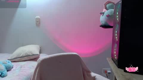 Snapshot of m1la_18 chatting on May 28, 2026, 6:00 am mila online show from May 28, 2026, 6:00 am
