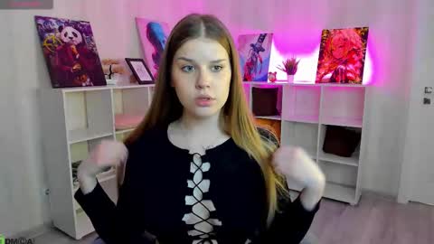 Snapshot of m1ss_wendy chatting on February 18, 2026, 8:10 am Amber online show from February 18, 2026, 8:10 am