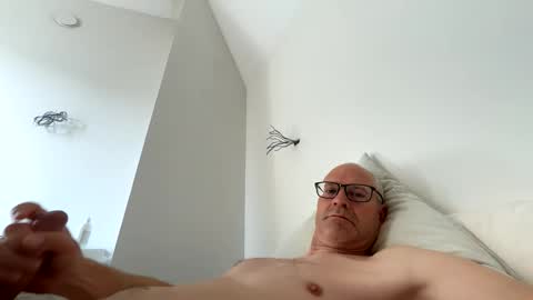 Snapshot of m3morable chatting on May 10, 2026, 8:08 am m3morable online show from May 10, 2026, 8:08 am