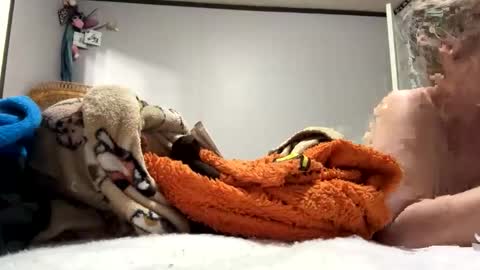 Snapshot of m_80 chatting on October 25, 2025, 9:17 am m 80 online show from October 25, 2025, 9:17 am