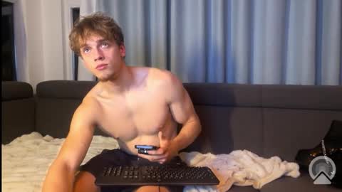 Snapshot of maaaaarieke chatting on October 17, 2025, 9:50 pm maaaaarieke online show from October 17, 2025, 9:50 pm