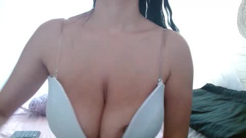 maaddy_thompson online show from November 19, 2025, 4:40 pm