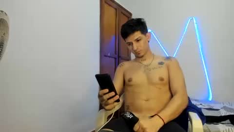 Snapshot of maaster420 chatting on November 11, 2025, 2:55 am itgram pezlo josue online show from November 11, 2025, 2:55 am