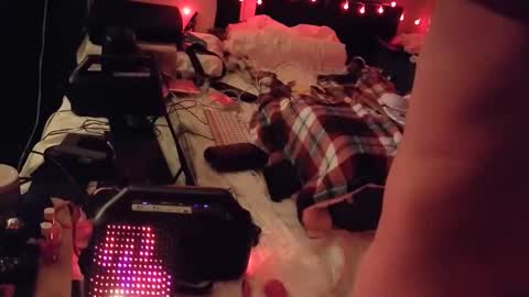 mac1119 online show from March 9, 2026, 4:38 am