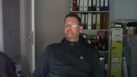 macfly67 online show from November 8, 2025, 3:34 pm