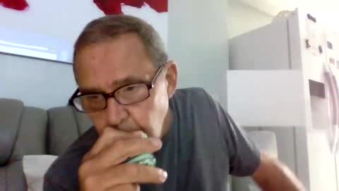 Snapshot of machet1 chatting on December 11, 2024, 3:05 pm machet1 online show from December 11, 2024, 3:05 pm