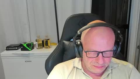 Snapshot of machinegun3dx chatting on April 29, 2026, 11:55 pm Andy online show from April 29, 2026, 11:55 pm