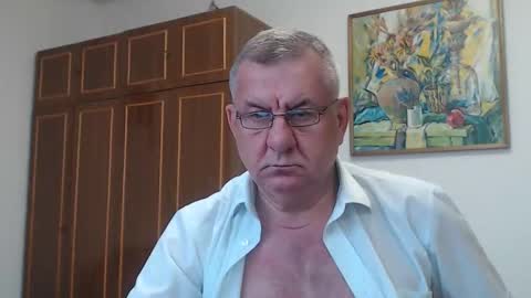 Macho online show from September 15, 2025, 4:07 pm