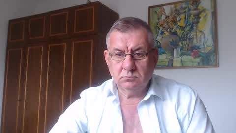 Macho online show from September 16, 2025, 1:12 pm