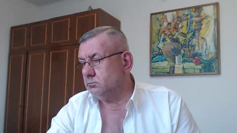 Macho online show from May 17, 2026, 4:25 pm