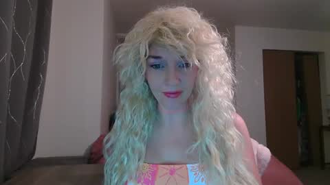 Snapshot of maciimayy chatting on September 24, 2025, 2:37 am maciimayy online show from September 24, 2025, 2:37 am