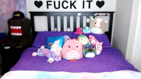 Mackenzie Wolfe online show from December 18, 2025, 5:35 am