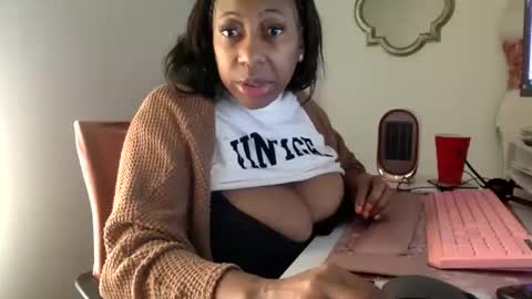 madam_glam online show from April 7, 2026, 4:18 pm