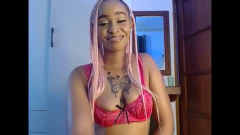 Snapshot of madamcoco chatting on May 7, 2026, 8:42 am queency online show from May 7, 2026, 8:42 am