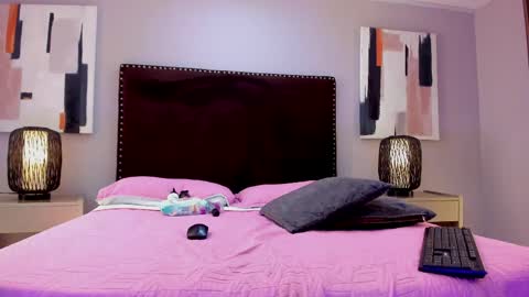Madame online show from May 8, 2026, 9:09 pm