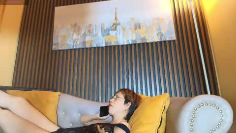 Madame online show from May 15, 2026, 8:05 pm