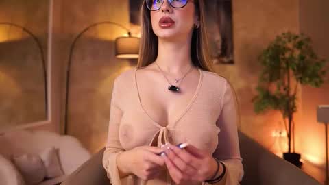 Snapshot of maddiebryggs chatting on December 19, 2025, 10:00 am Maddie online show from December 19, 2025, 10:00 am