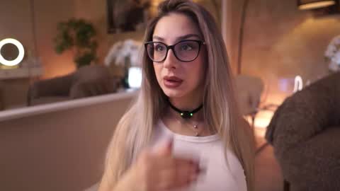 Snapshot of maddiebryggs chatting on March 4, 2026, 10:10 am Maddie online show from March 4, 2026, 10:10 am