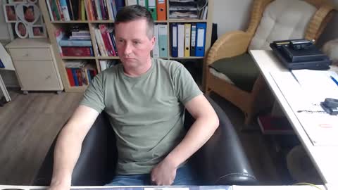 Snapshot of maddmax8 chatting on December 19, 2025, 10:44 am Mad4You online show from December 19, 2025, 10:44 am