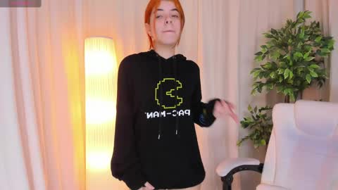 Maddy Please help me with your thumbs up its important online show from February 27, 2025, 7:44 am