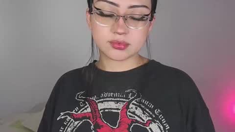 Snapshot of maddyghost chatting on January 6, 2026, 11:18 pm Please followme and rate me your thumbs up online show from January 6, 2026, 11:18 pm