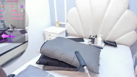 Snapshot of maddyjohnsonn chatting on January 11, 2025, 11:45 am maddyjohnsonn online show from January 11, 2025, 11:45 am