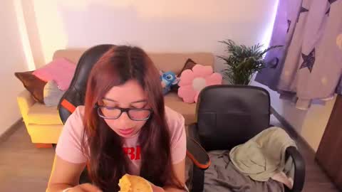 madelaine_taylor online show from November 22, 2025, 3:22 pm