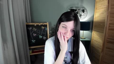 Snapshot of madelaines chatting on November 18, 2025, 9:36 am madelaines online show from November 18, 2025, 9:36 am