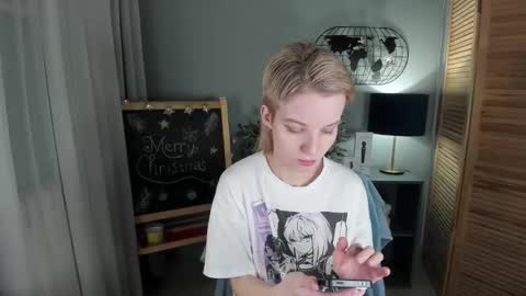 Snapshot of madelaines chatting on December 21, 2025, 8:43 am madelaines online show from December 21, 2025, 8:43 am