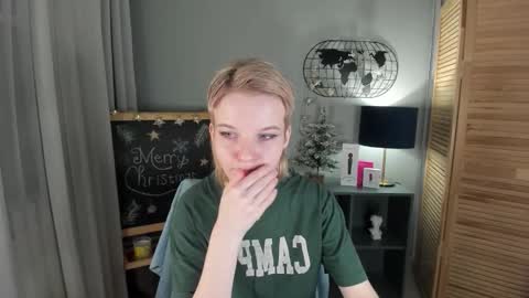 Snapshot of madelaines chatting on December 23, 2025, 8:45 am madelaines online show from December 23, 2025, 8:45 am