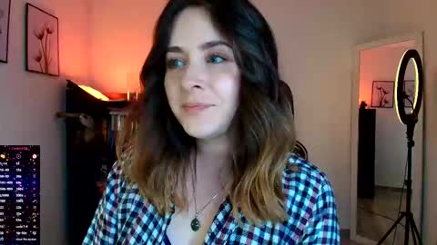 madelamee online show from March 16, 2026, 12:06 am
