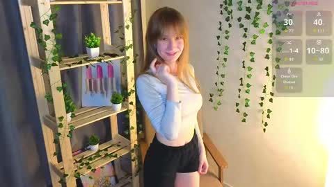 Snapshot of madelishalvay chatting on May 10, 2026, 5:07 pm Hey Hey my name Victoria online show from May 10, 2026, 5:07 pm