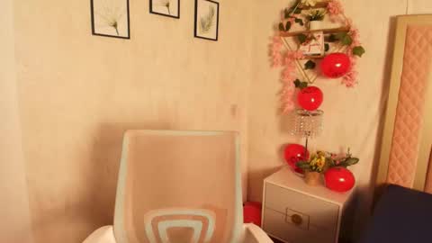 madhison_5 online show from February 15, 2026, 12:25 pm