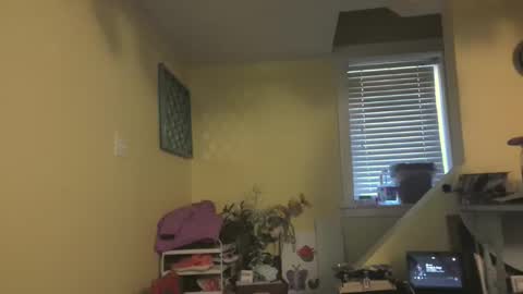 Snapshot of madie_ray chatting on December 21, 2025, 7:21 pm Madie Ray online show from December 21, 2025, 7:21 pm